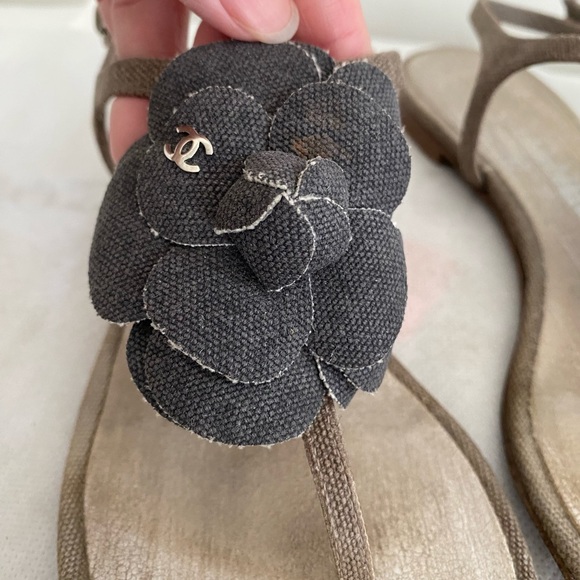 Authentic Chanel sandals with camellia - Picture 5 of 8